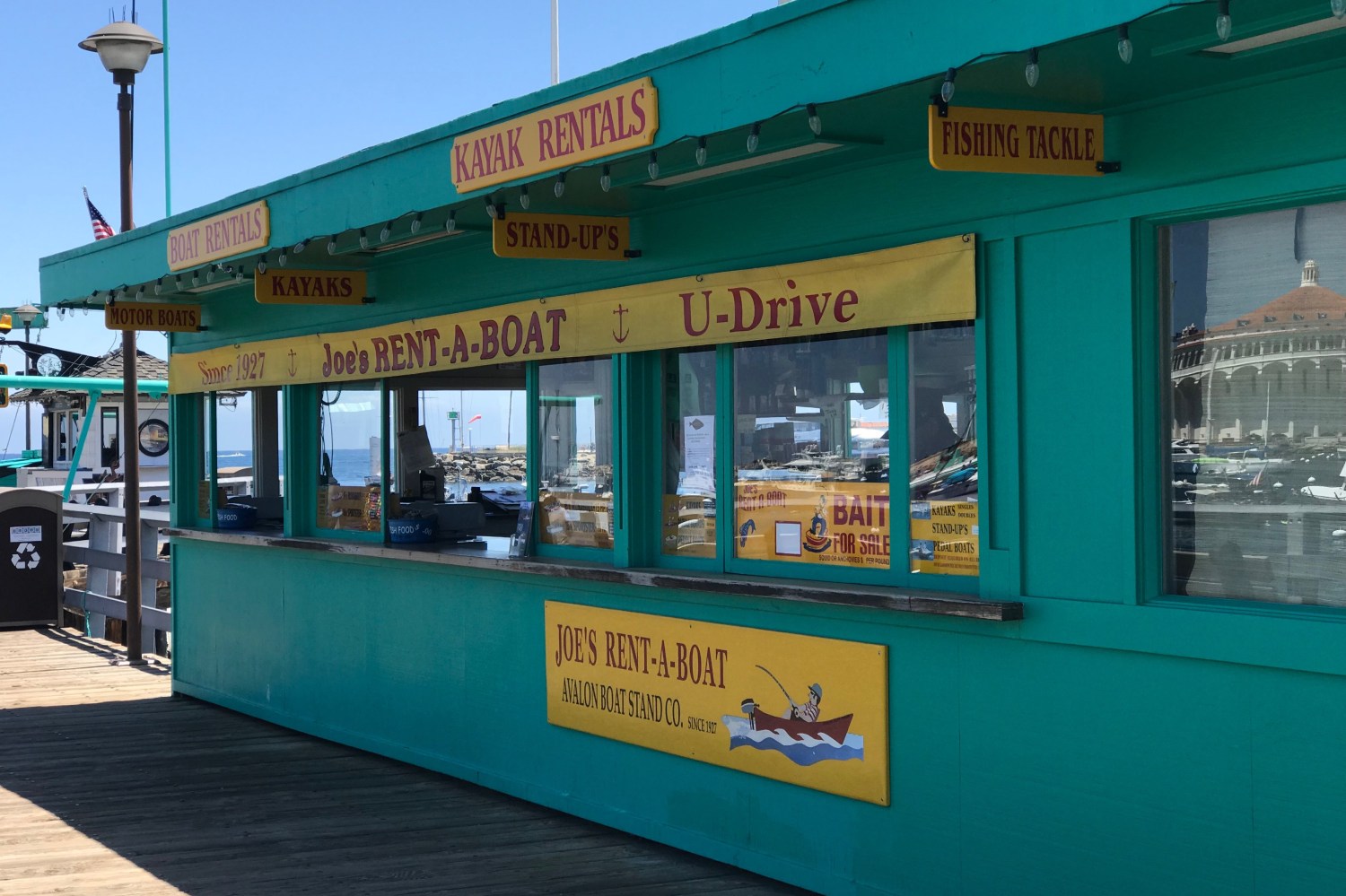 A picture of the front of Joe's Rent a Boat.